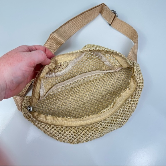 NEW Khaki Beige Straw Woven Crossbody/Chest Bag โ Adjustable Strap - Picture 3 of 6